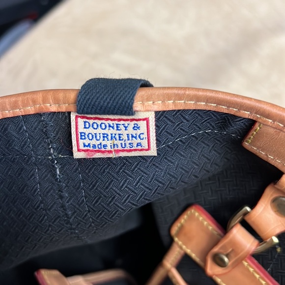 Vintage DOONEY & BOURKE tan canvas tote bag with leather shoulder straps & trim. - Picture 10 of 11